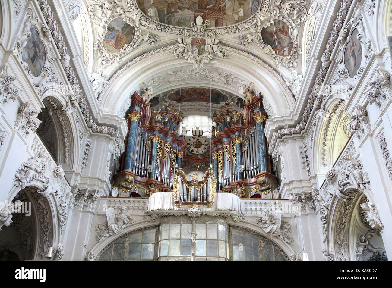 Interno della chiesa di Santa Maria e Johannes presso il monastero di Waldsassen Alto Palatinato Baviera Germania Foto Stock