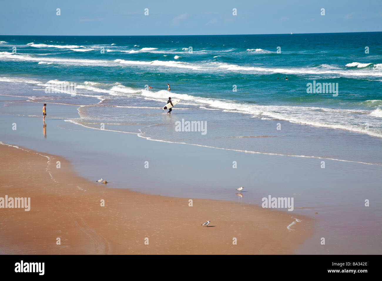 Camera con vista mare e spiaggia di sabbia sul litorale orientale della Florida Foto Stock