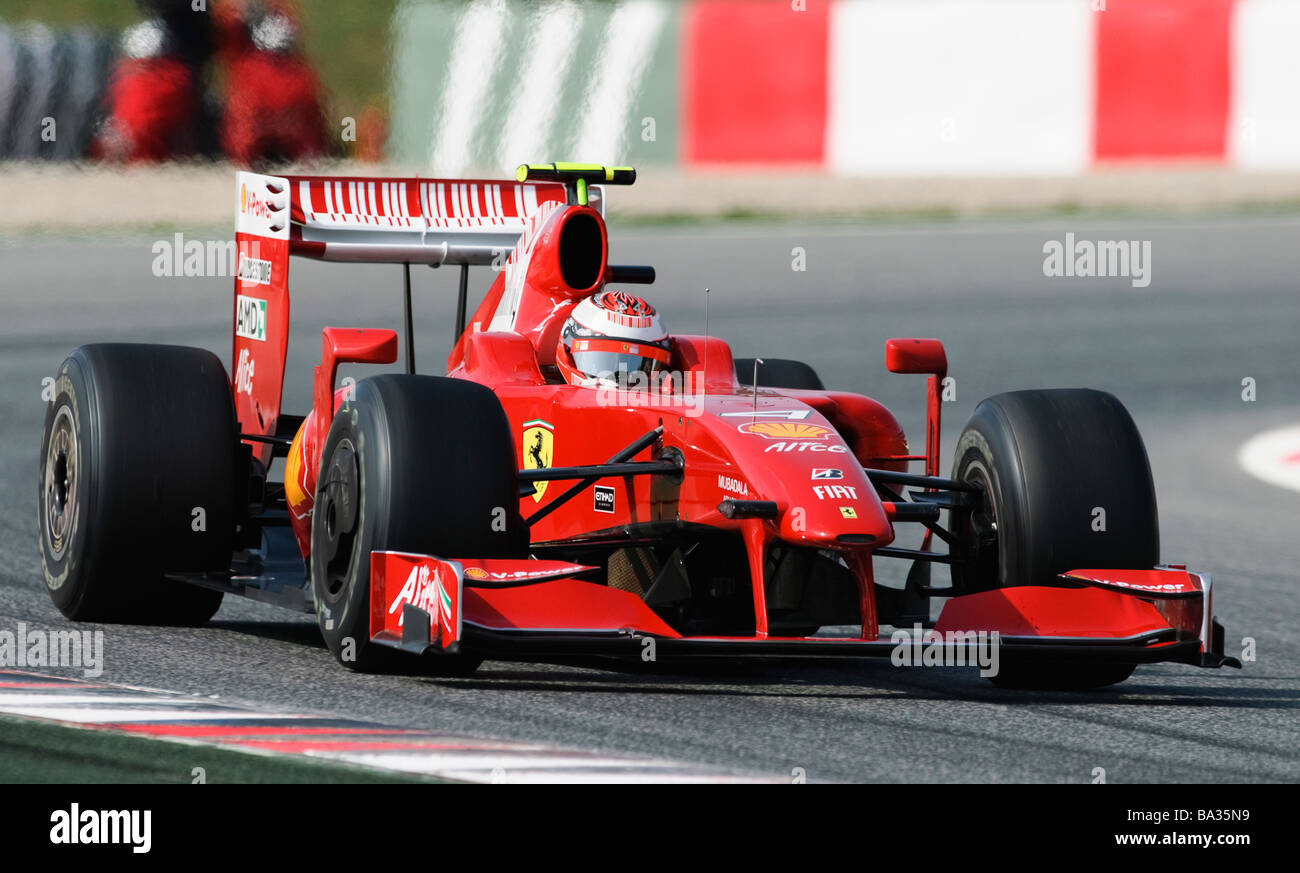 Kimi RAEIKKOENEN in Ferrari F60 race car durante un test di Formula Uno in sessioni di marzo 2009 Foto Stock