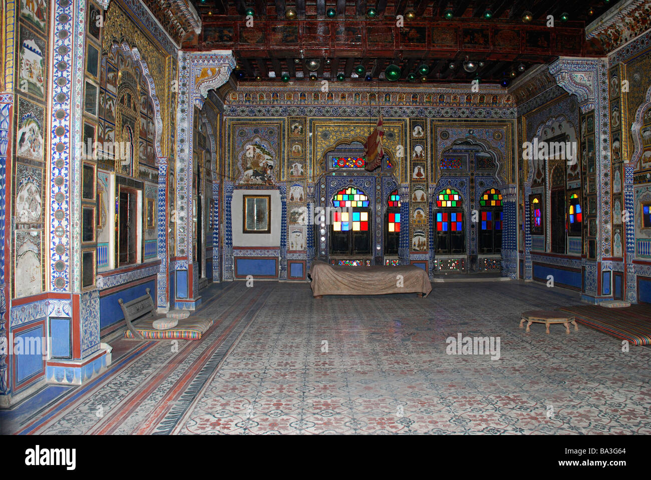 Una vista della camera da letto Royal, Forte Mehrangarh, stato del Rajasthan, India. Foto Stock