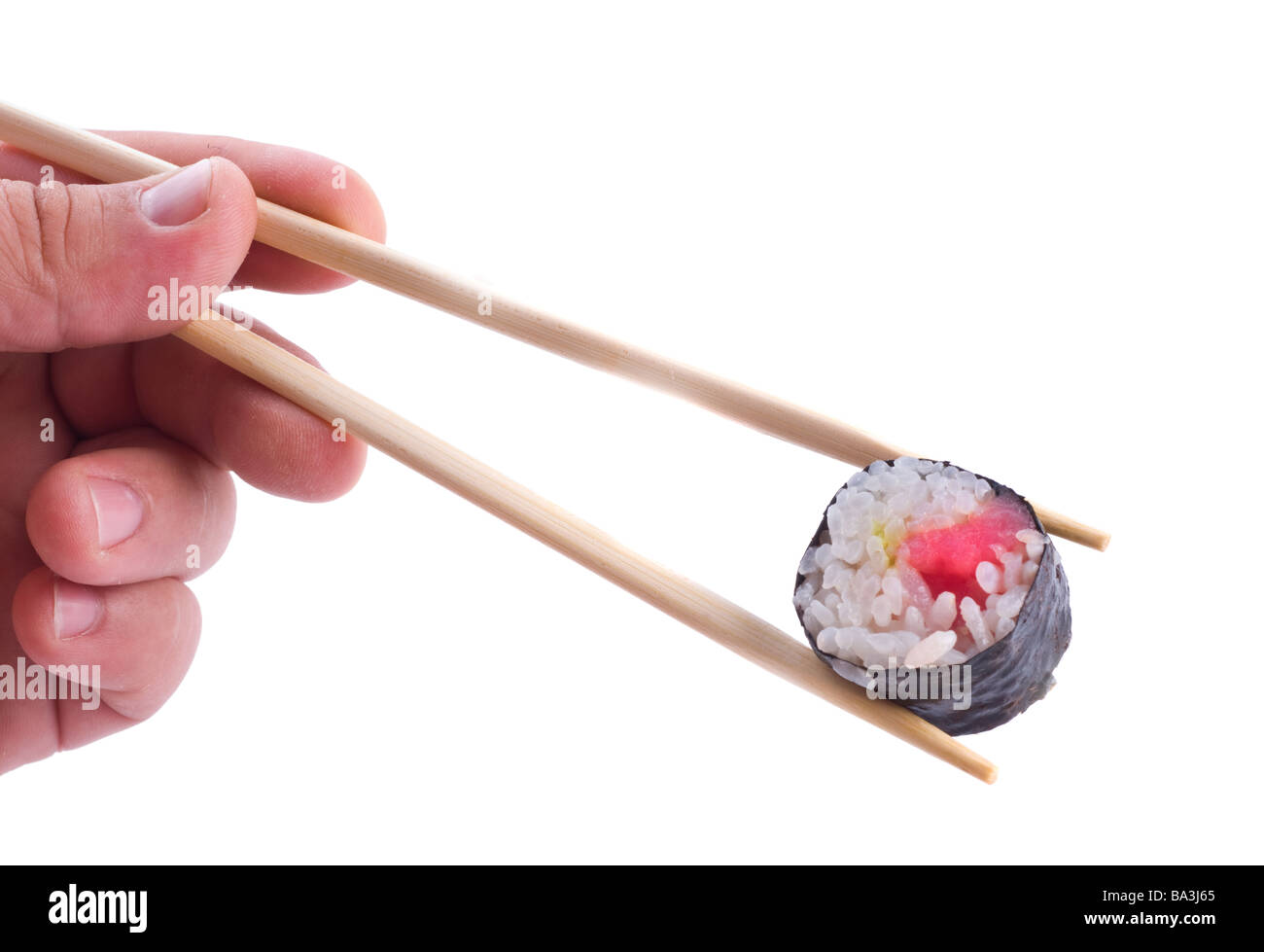 Il Sushi con bacchette shot su bianco Foto Stock