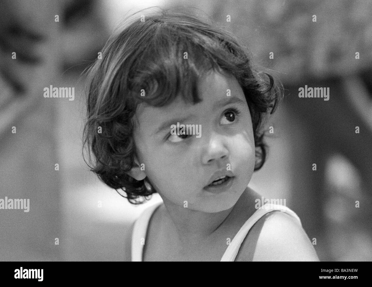 Negli anni settanta, foto in bianco e nero, persone, bambini, bambina, ritratto, aspetto di indagine, di età compresa tra i 4 e i 6 anni, Brasile, Minas Gerais, Belo Horizonte Foto Stock