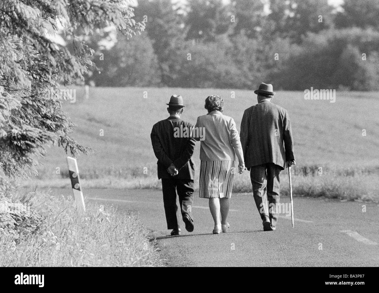 Negli anni settanta, foto in bianco e nero, persone, due Negli anni settanta, foto in bianco e nero, persone, due