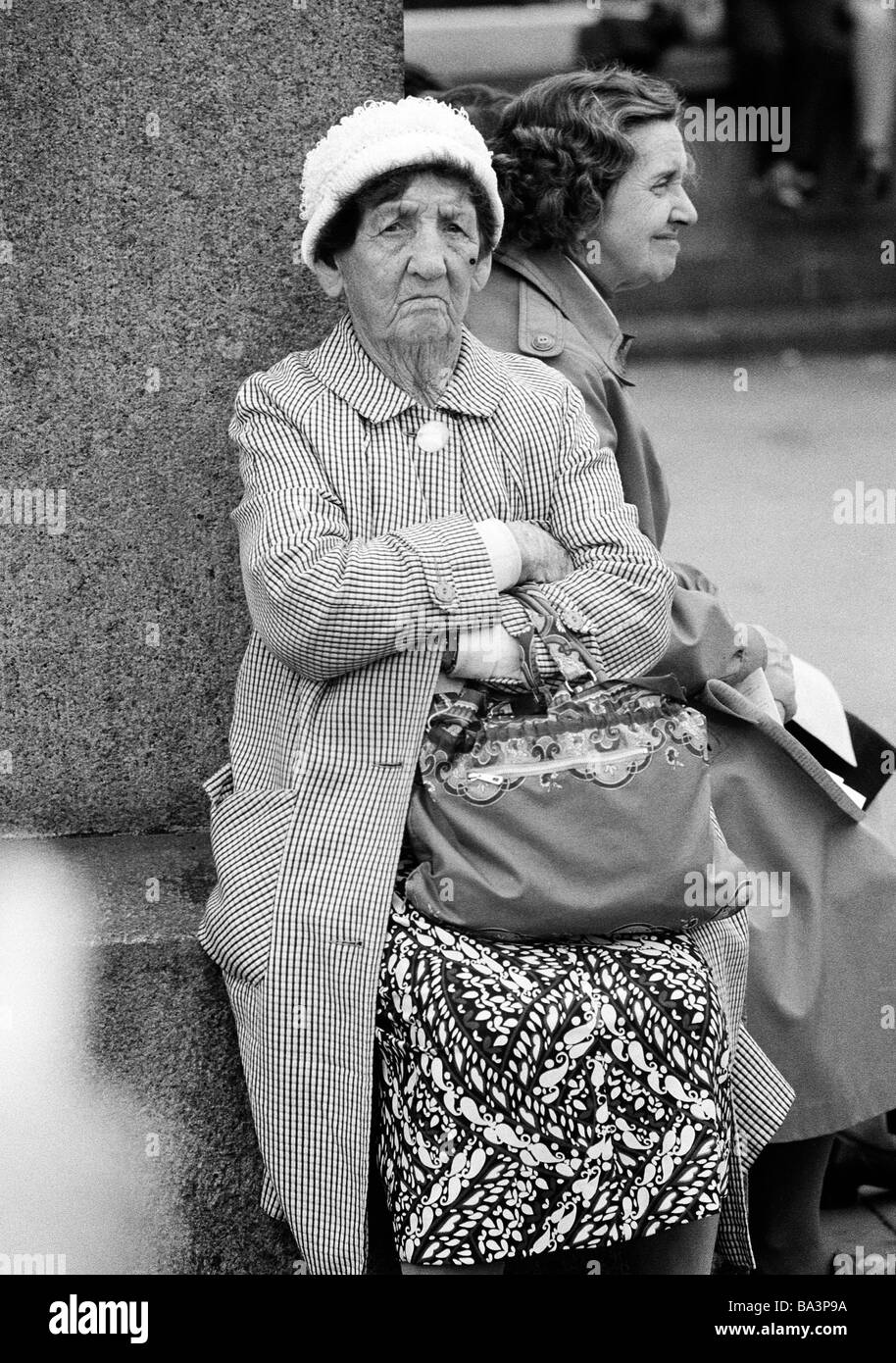 Negli anni settanta, foto in bianco e nero, persone, due Negli anni settanta, foto in bianco e nero, persone, due