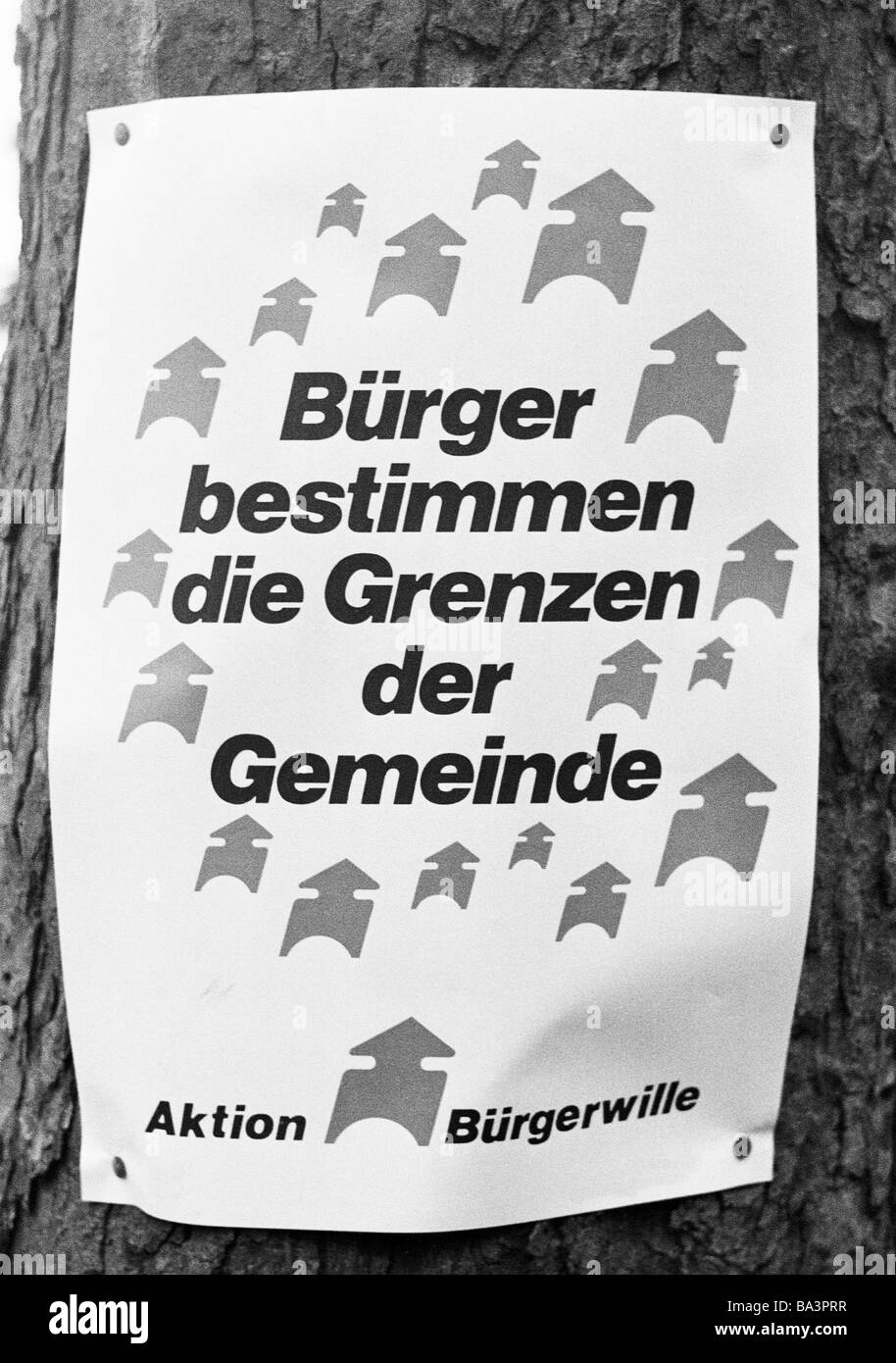 Negli anni settanta, foto in bianco e nero, comune di riforma in Germania nel periodo tra il 1967 e il 1978, comunale riorganizzazione, cartellone con i cittadini a protestare contro l'incorporazione Foto Stock