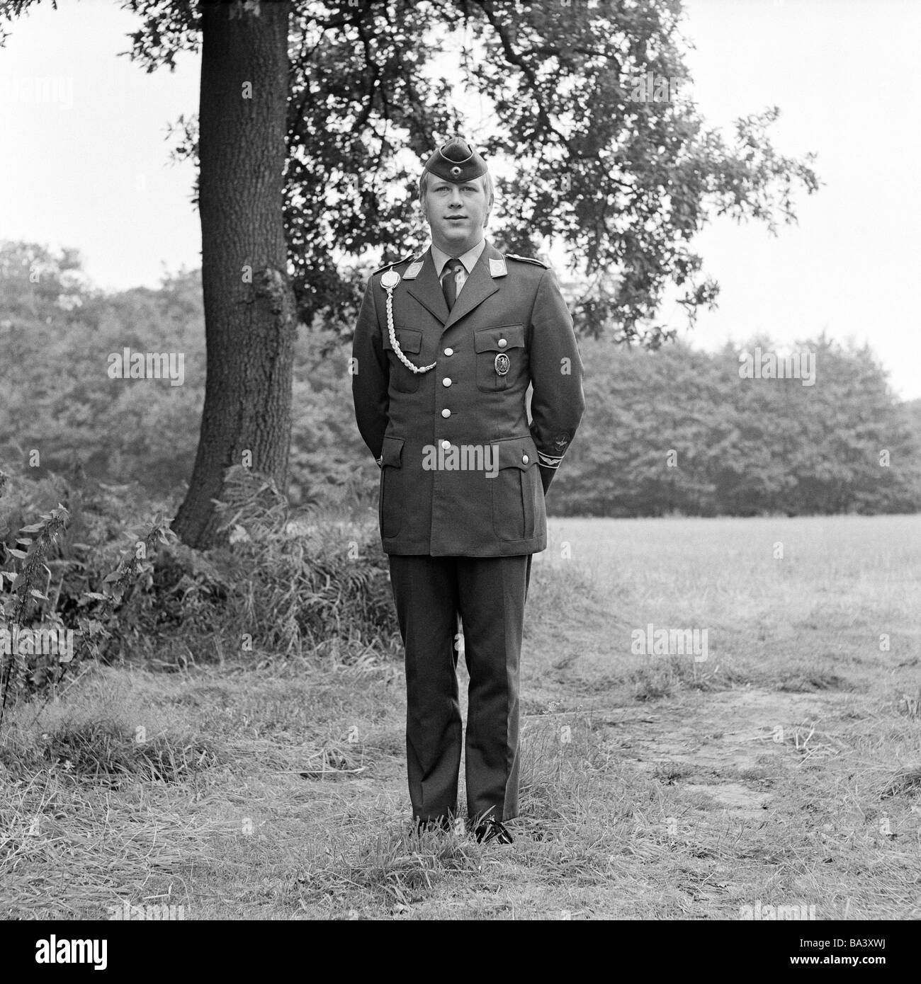 Negli anni settanta, foto in bianco e nero, persone, esercito e forze armate tedesche, soldato in posa uniforme, di età compresa tra i 25 e i 30 anni, Guenter Foto Stock