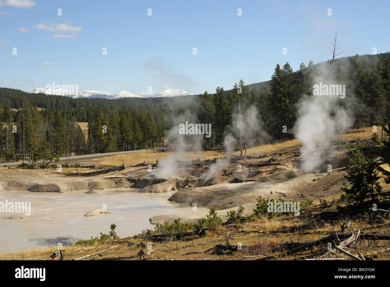 Il Vulcano di fango vulcanico attività geyser in autunno in Ntional Yellowstone Park America del Nord Foto Stock