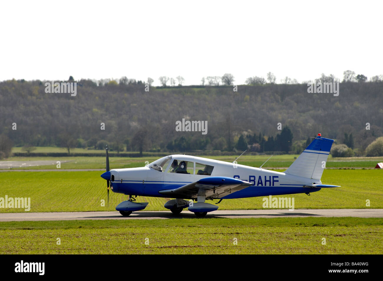 Piper PA28 Cherokee aeromobili a Wellesbourne Airfield, Warwickshire, Regno Unito Foto Stock