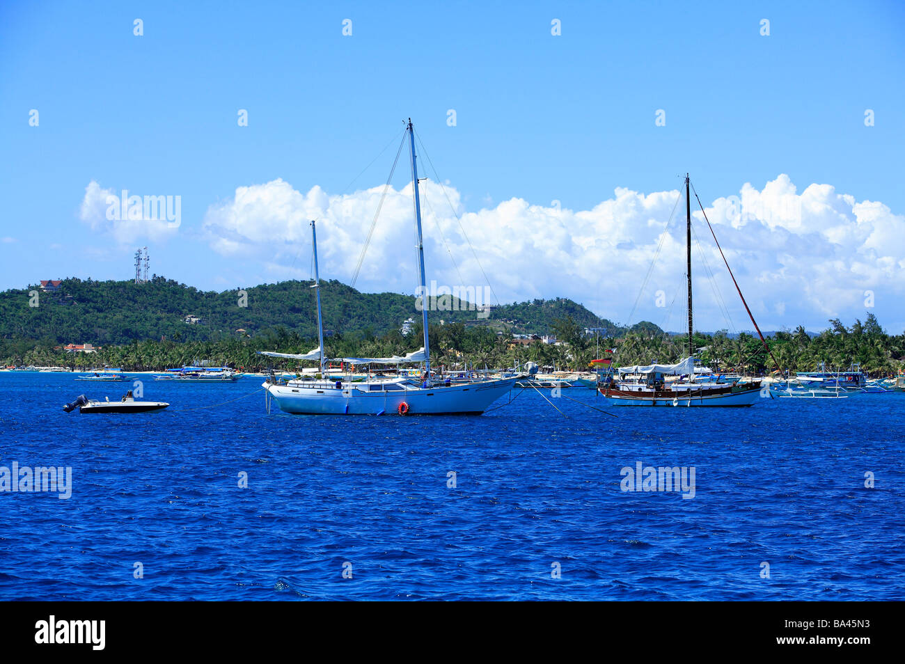 Barche a vela in mare Foto Stock