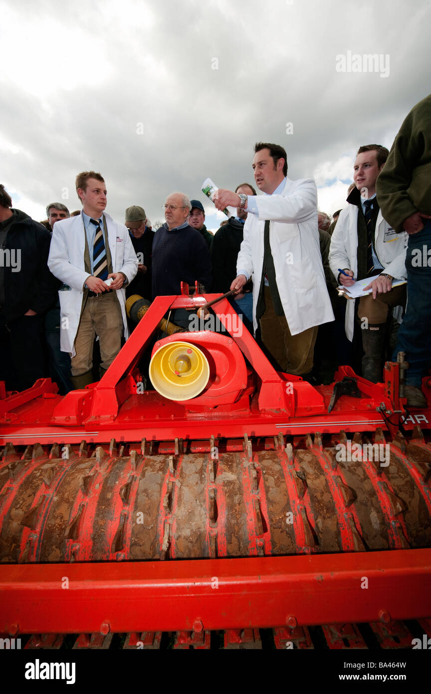 Vendita banditore di erpice a un attrezzo agricolo vendita Chester Regno Unito Foto Stock