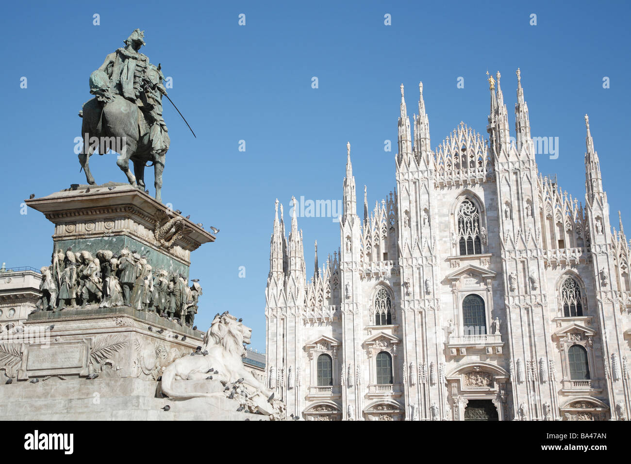 Duomo, monumento di Vittorio Emanuele II, Milano, Italia Foto Stock