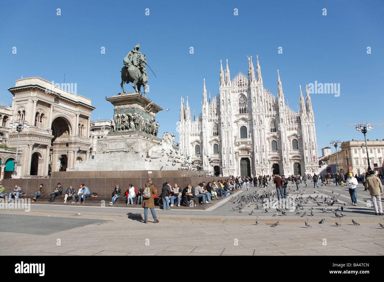 Duomo, monumento di Vittorio Emanuele II, Milano, Italia Foto Stock