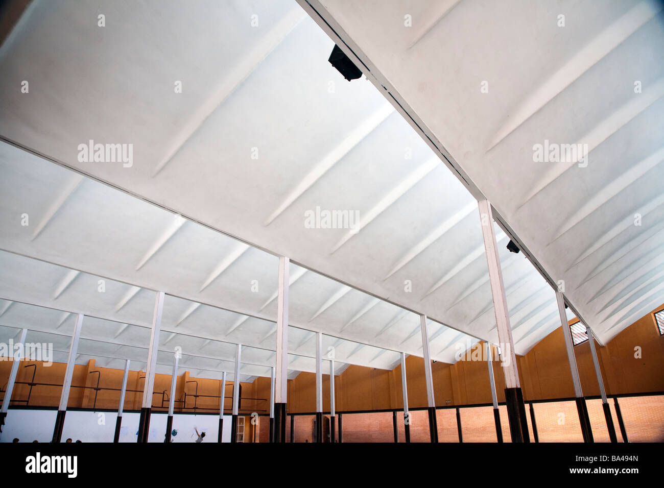 Il soffitto di una ex fabbrica dal architetto modernista Josep Maria Jujol città di Barcellona commnunity autonoma di Catalogna Foto Stock