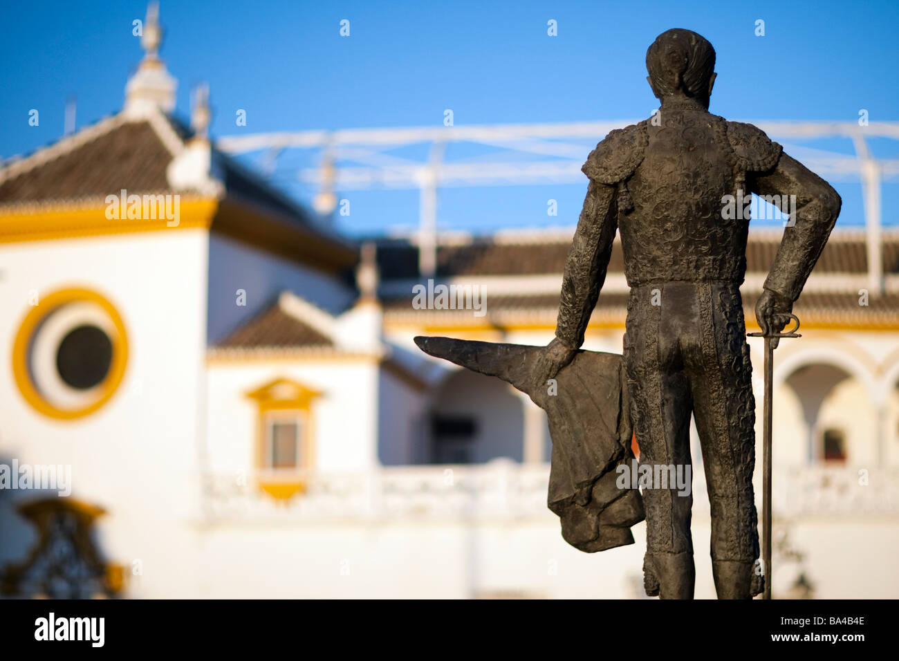 Statua del torero Pepe Luis Vazquez di fronte arena dei tori Maestranza città di Siviglia comunità autonoma di Andalusia Foto Stock