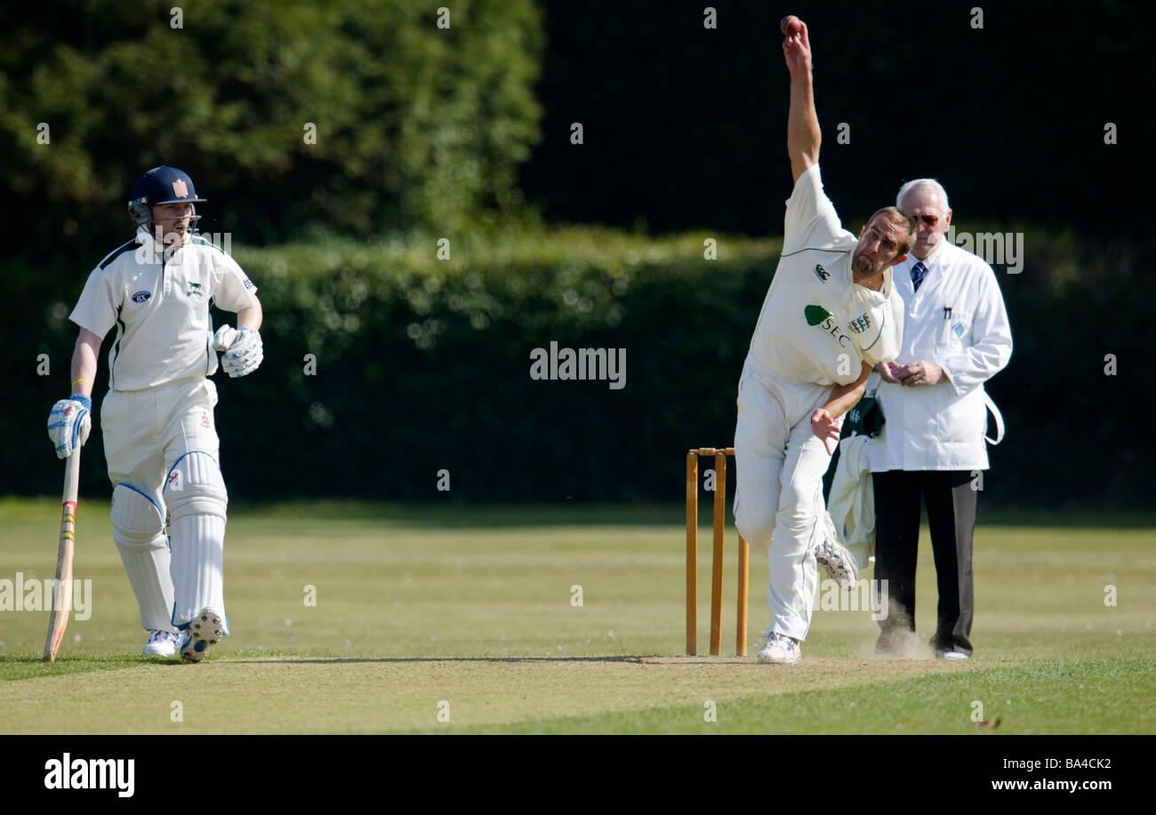 Il Dorset County Cricket Club bowler veloce Foto Stock