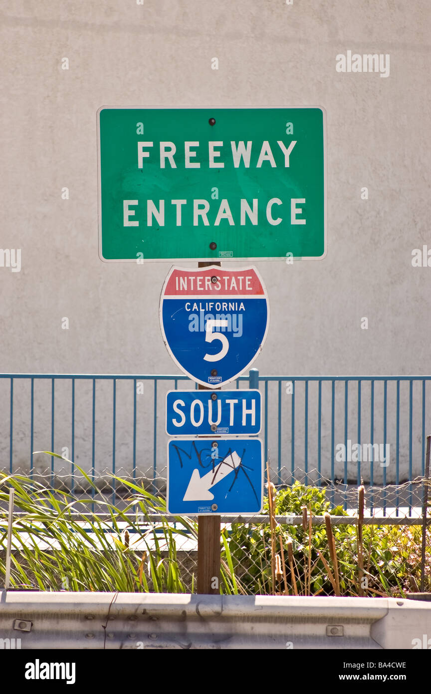 La Interstate 5 freeway segno con graffiti a Norwalk, California. Foto Stock