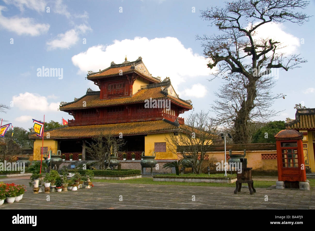 Il Tempio Mieu all'interno della cittadella imperiale di Hue Vietnam Foto Stock