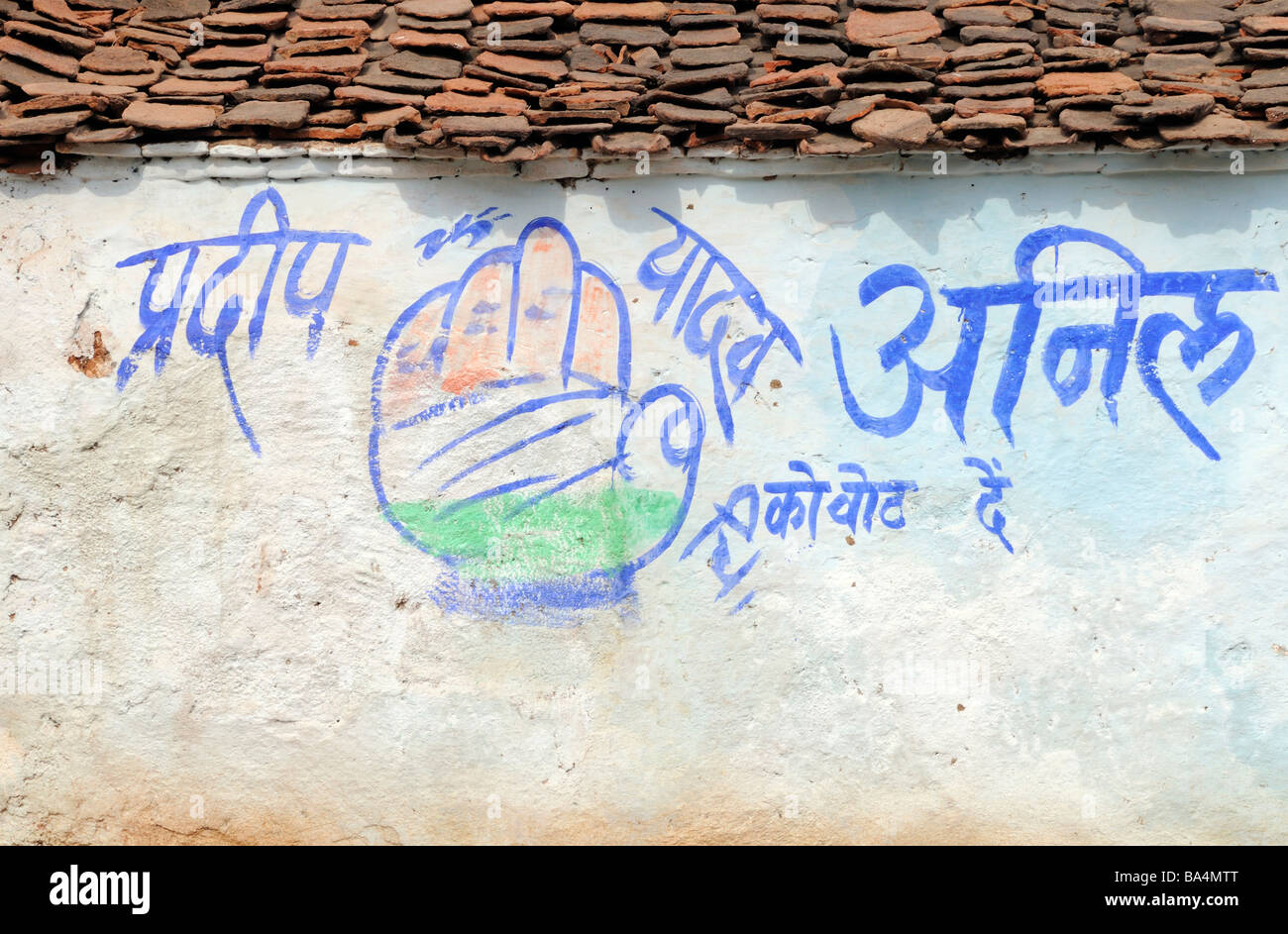 Simbolo del partito politico dipinte di blu su una parete bianca Foto Stock