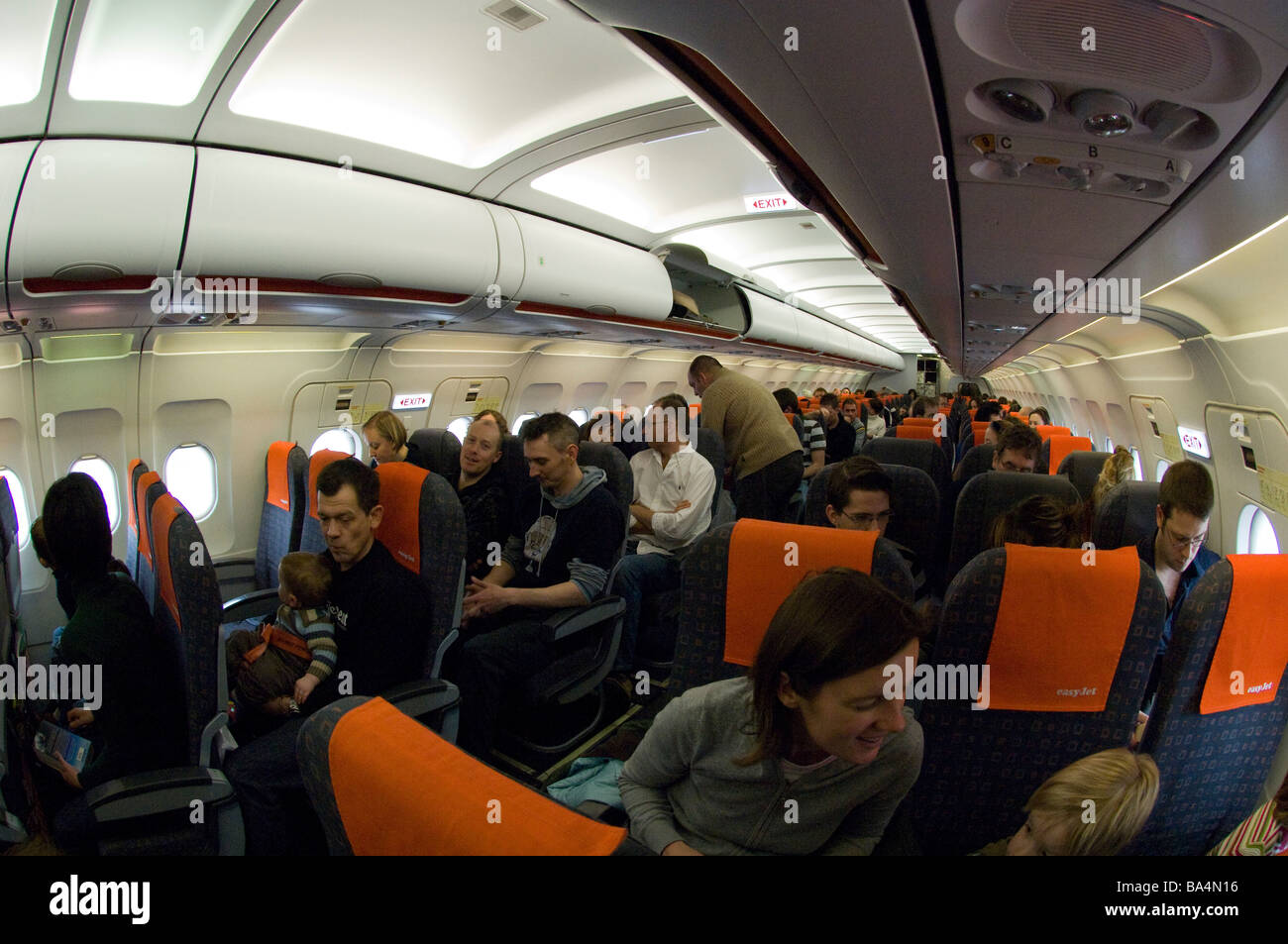 Interno di Easyjet Airbus A319 in attesa di decollo Foto stock - Alamy