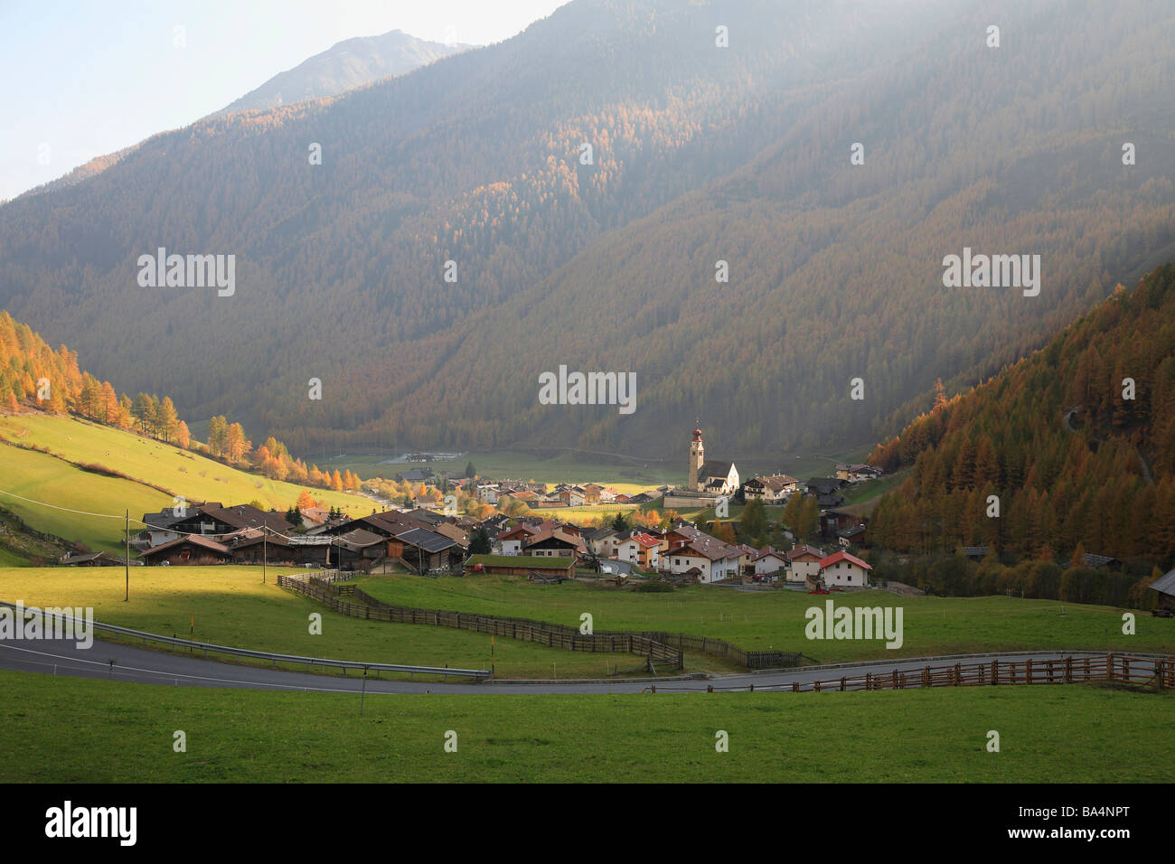 Villaggio di senales unser frau in Val Senales im val Senales val Senales val venosta val venosta trentino italia Foto Stock