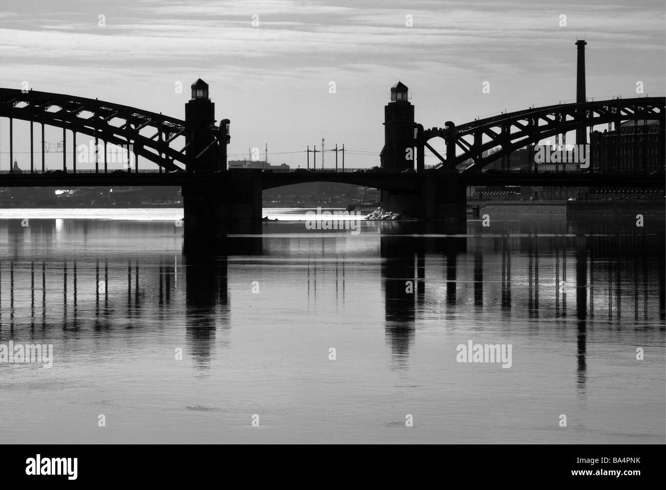 Bolsheokhtinsky ponte attraverso il fiume Neva San Pietroburgo Russia Foto Stock