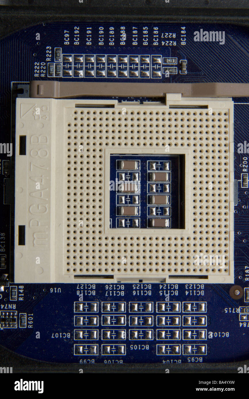 Personal computer con processore Pentium slot sulla scheda madre. Foto Stock