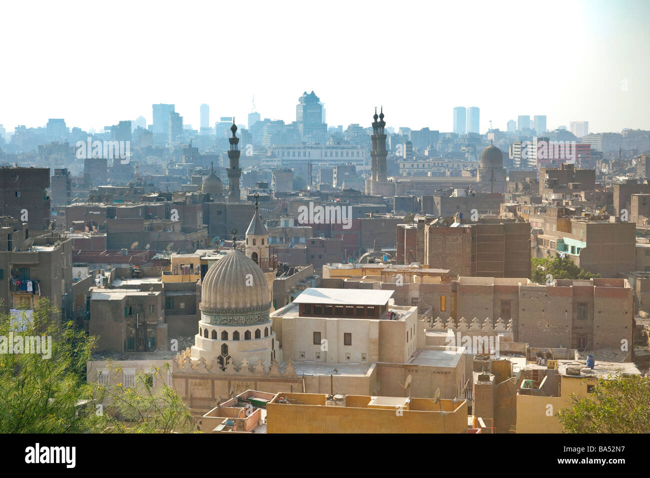 Vista della vecchia città del Cairo da al-Azhar Park Foto Stock