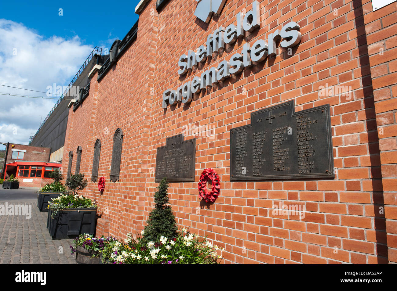 Rimembranza delle placche di seconda guerra mondiale vittime a Forgemasters, 'Brightside Lane',Sheffield, "South Yorkshire, Inghilterra Foto Stock