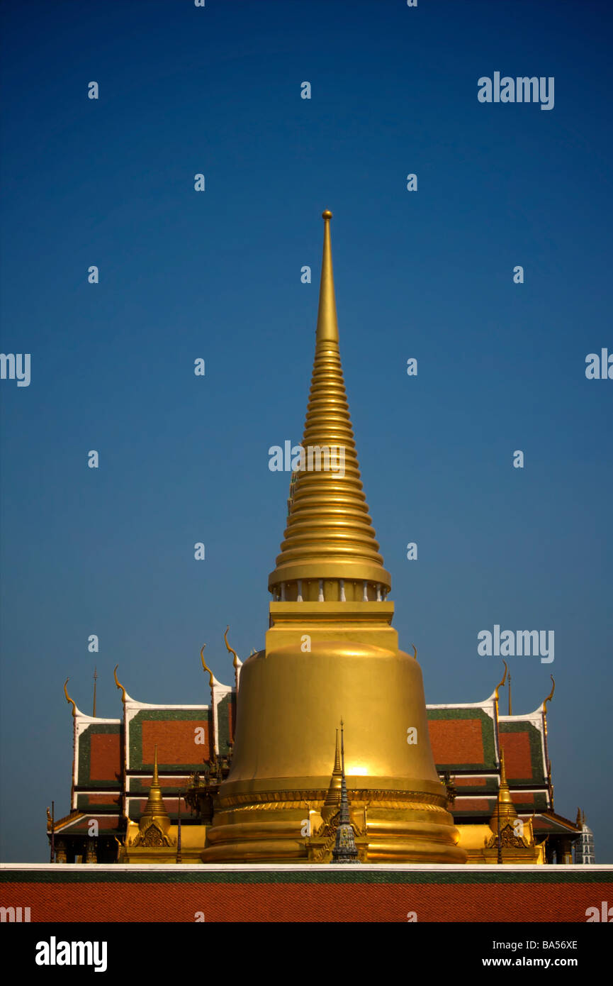 Phra Sri Ratana chedi al Grand Palace a Bangkok in Tailandia Foto Stock