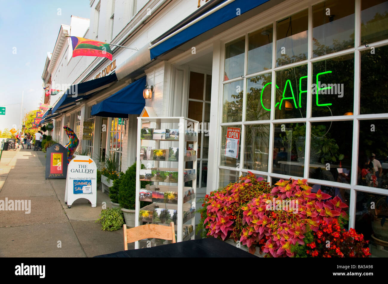 Main Street Cafe e altri pittoreschi negozi sulla strada principale College Square a Berea Kentucky home di Berea College Foto Stock