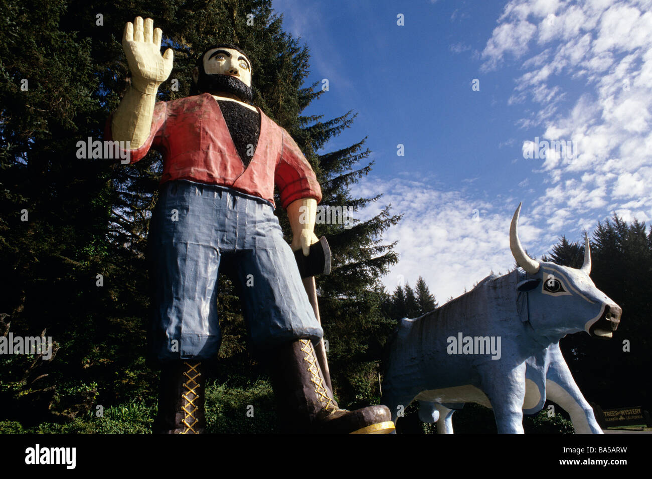 Immagine di alberi di mistero Paul Bunyan e Babe the Blue bue Northern California USA Foto Stock