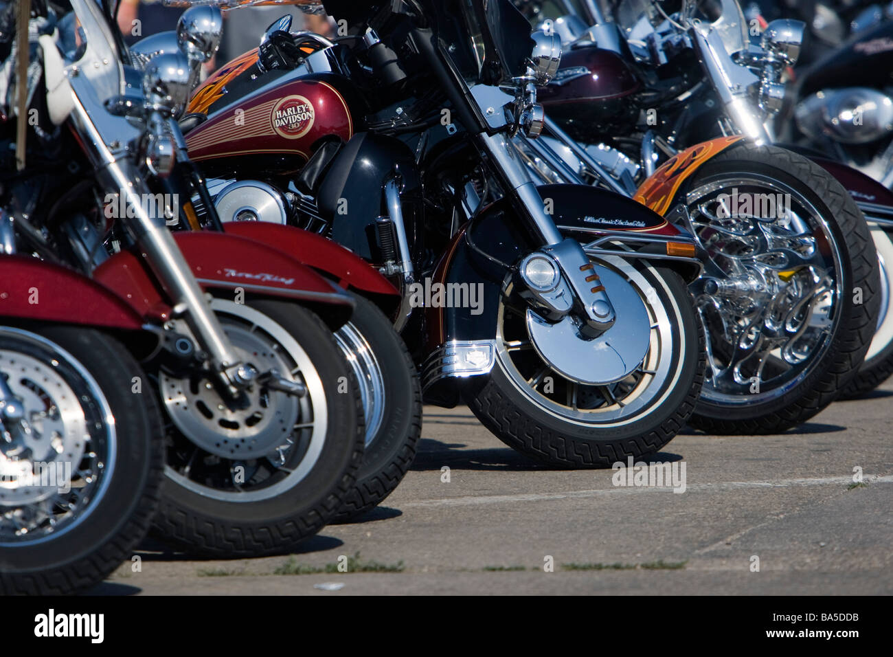 Parcheggiato ruote anteriori di motocicli annuale Rally Sturgis South Dakota USA Foto Stock