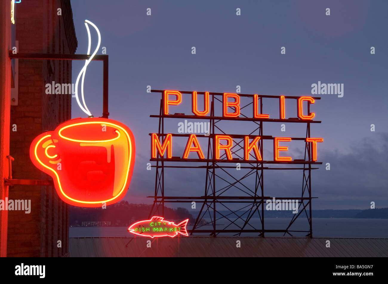 Il Pike Place Public agricoltori artigiani Market Seattle Washington Foto Stock