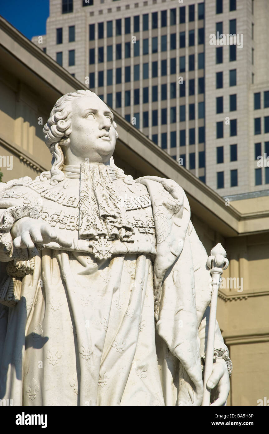 Statua di Re Luigi XVI nella parte anteriore del Jefferson County Courthouse a Louisville, Kentucky Foto Stock