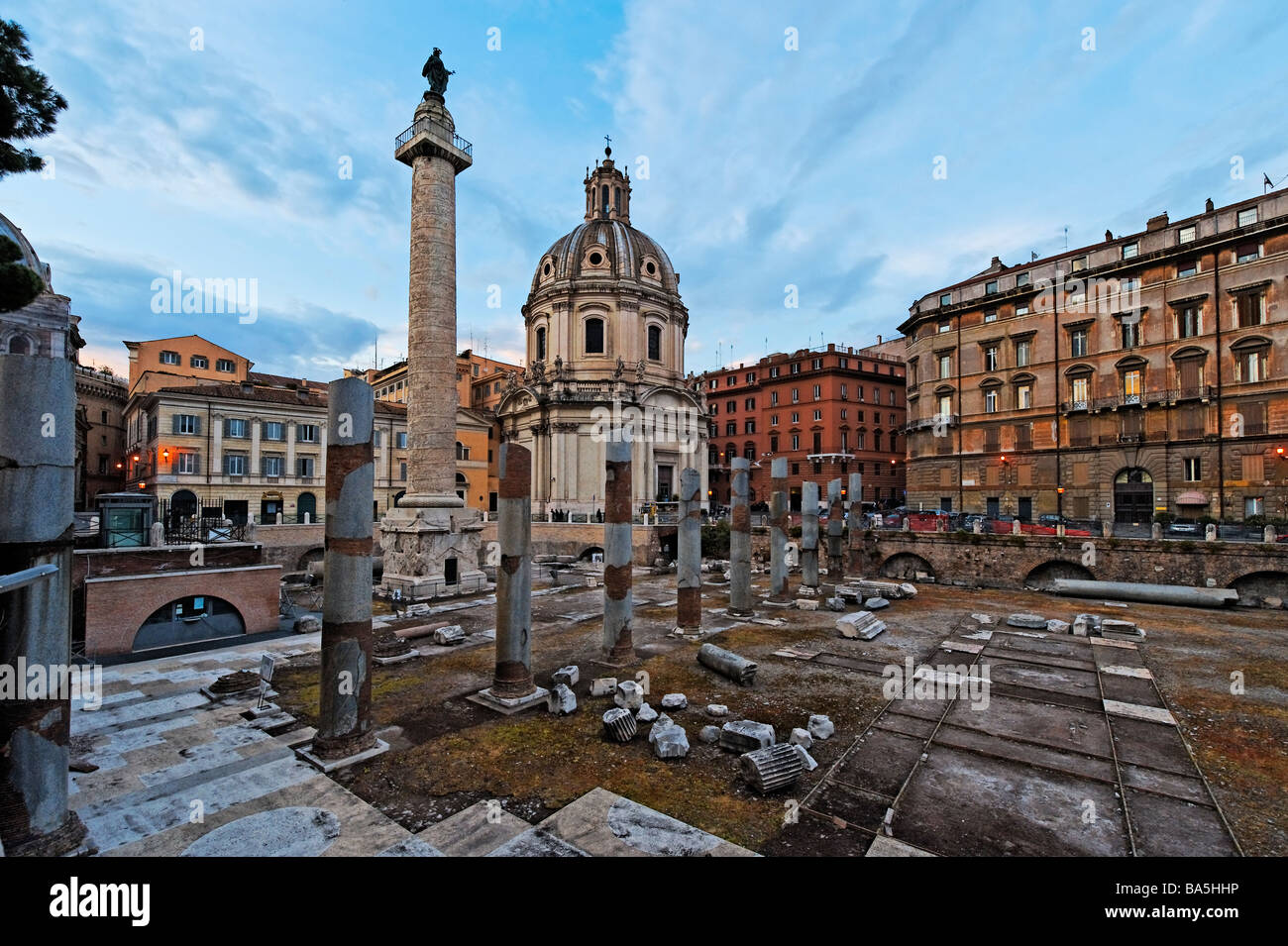 Colonna di Traiano e Forum di Roma Foto Stock