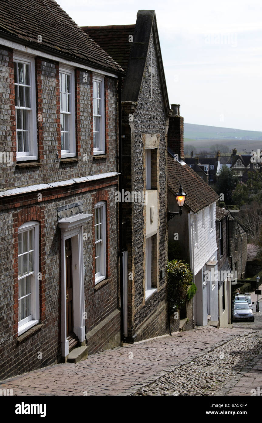 Edifici sulla storica Strada Keere in Lewes Town Center West Sussex England Regno Unito Foto Stock