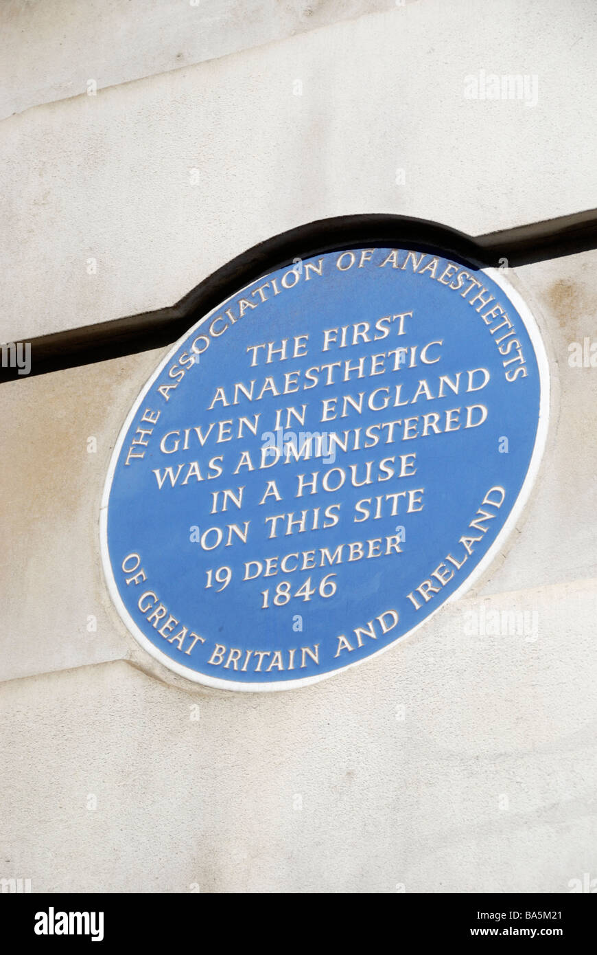 Targa blu segna la casa dove il primo anestetico in Inghilterra è stato somministrato Bonham Carter House Gower Street London Foto Stock
