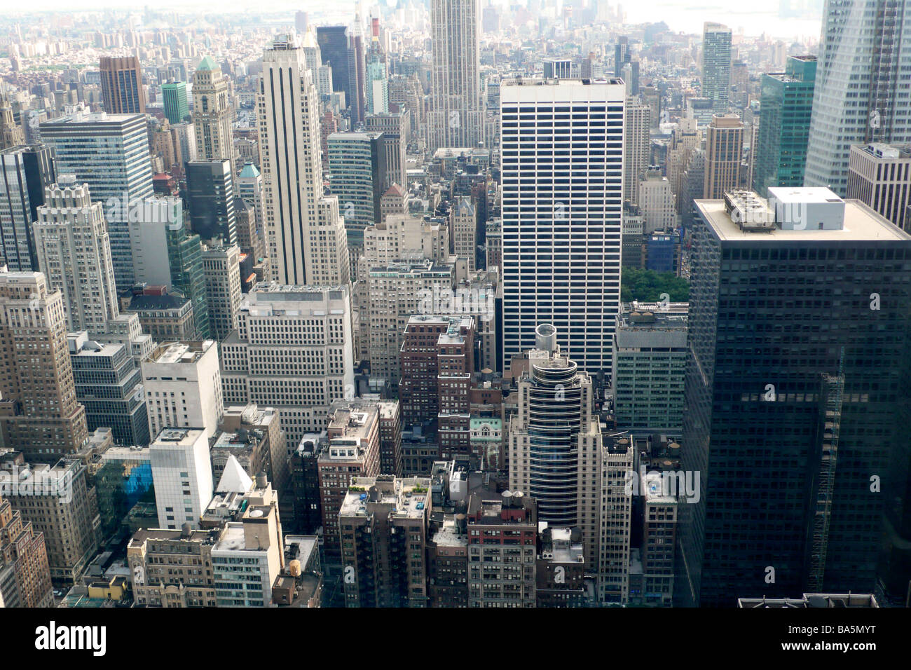 Vista di Manhattan dalla NBC grattacielo alto di Rock New York Stati Uniti d'America Foto Stock