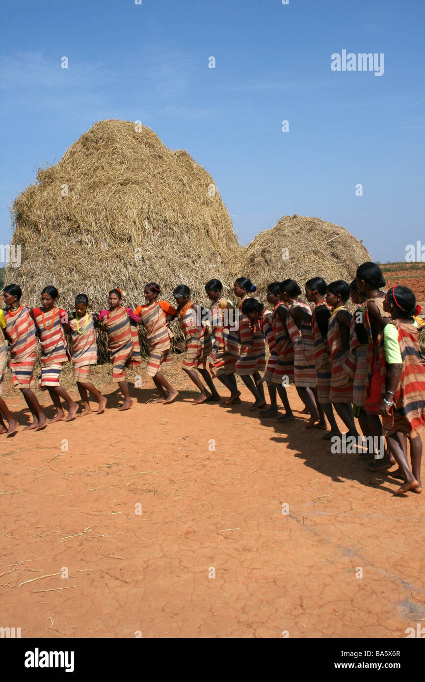 Le donne di indiani Gadaba Tribe danza tradizionale Foto Stock