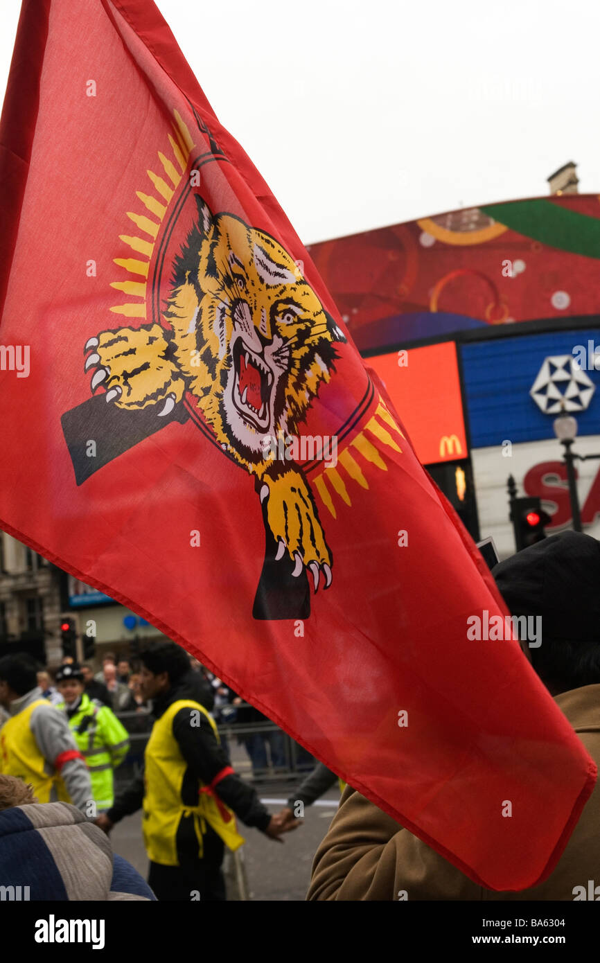 Tamil marzo attraverso le strade di Londra chiedendo la fine della guerra in Sri Lanka Foto Stock