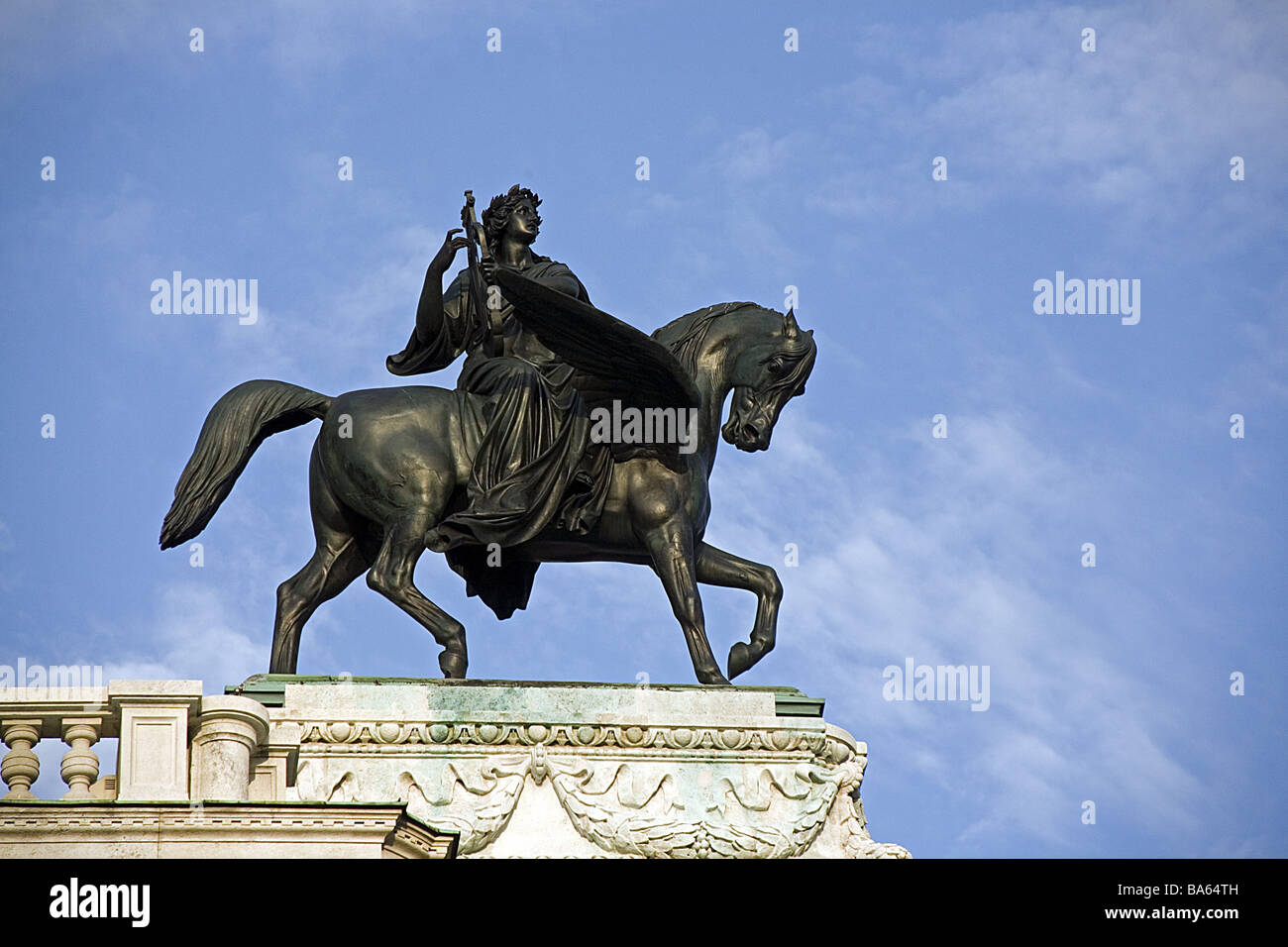 Austria Vienna stato-opera dettaglio del tetto rider-capitale statua opera opera-house opera di costruzione di edifici di architettura Foto Stock