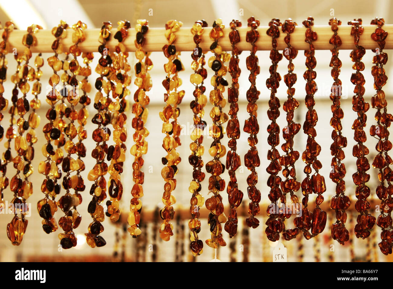 Vendita aziendale di Amber gioielli dettaglio Danimarca negozi di gioielli  ambra business collane collane ambra-catene di memoria si blocca Foto stock  - Alamy