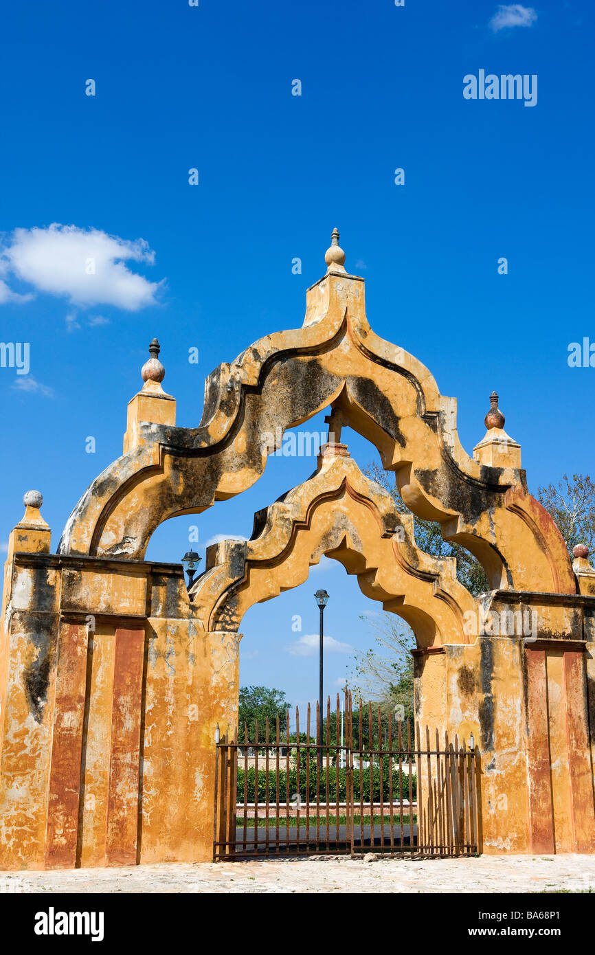 Messico, Ycatan stato, Hacienda Yaxcopoil, portale con un influenza moresca Foto Stock