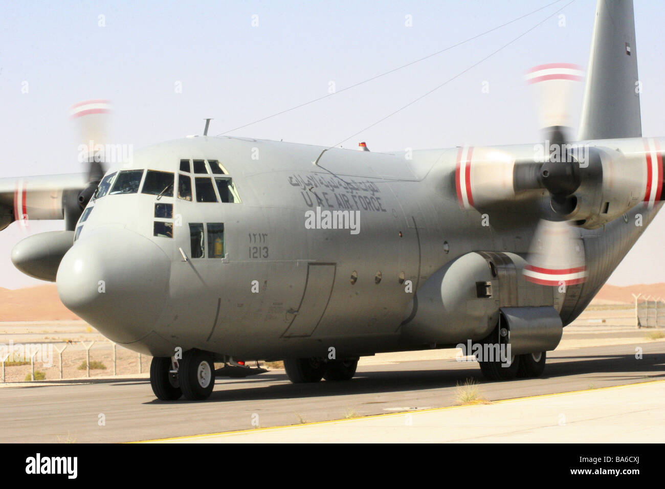 Aeroporto 2006 Al Ain aria-mostra aereo Hercules C130 solo editorialmente emirati arabi uniti Babylon-Freefly S.L. aeroplano Foto Stock