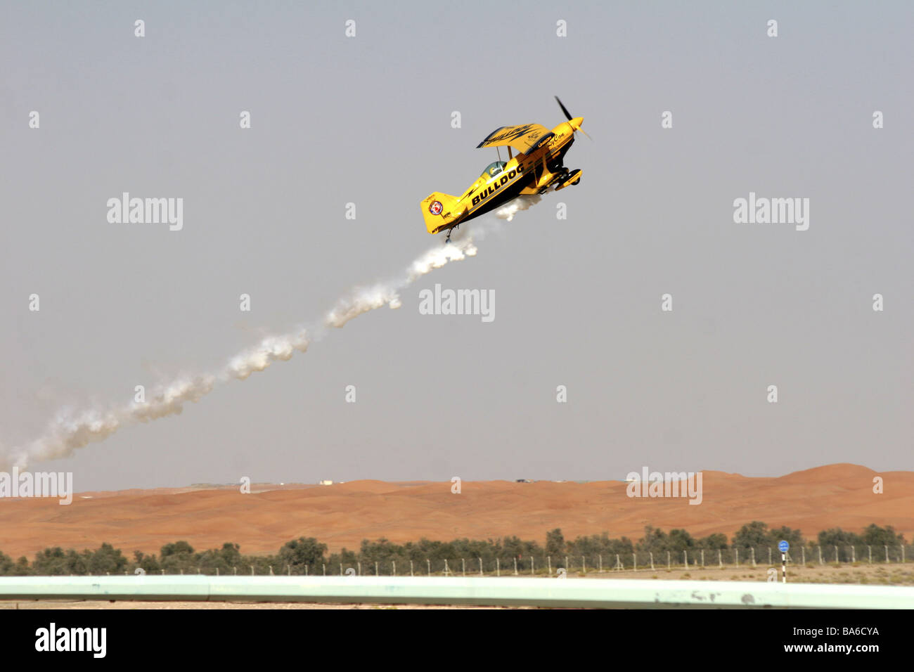 Elica-aereo inizio 2006 Al Ain aria-mostra emirati arabi solo editorialmente Babylon-Freefly S.L. volo-mostra arte-piani Foto Stock