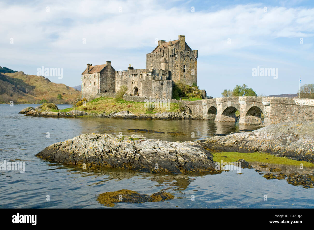 Eilean Donan l'isola del castello sul Loch Duich a Dornie Wester Ross Highlands scozzesi SCO 2336 Foto Stock