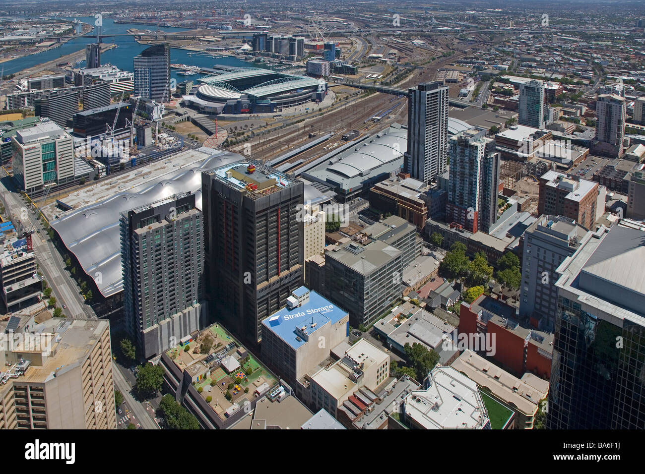 Fiume Yarra e città di Melbourne Victoria Australia Foto Stock