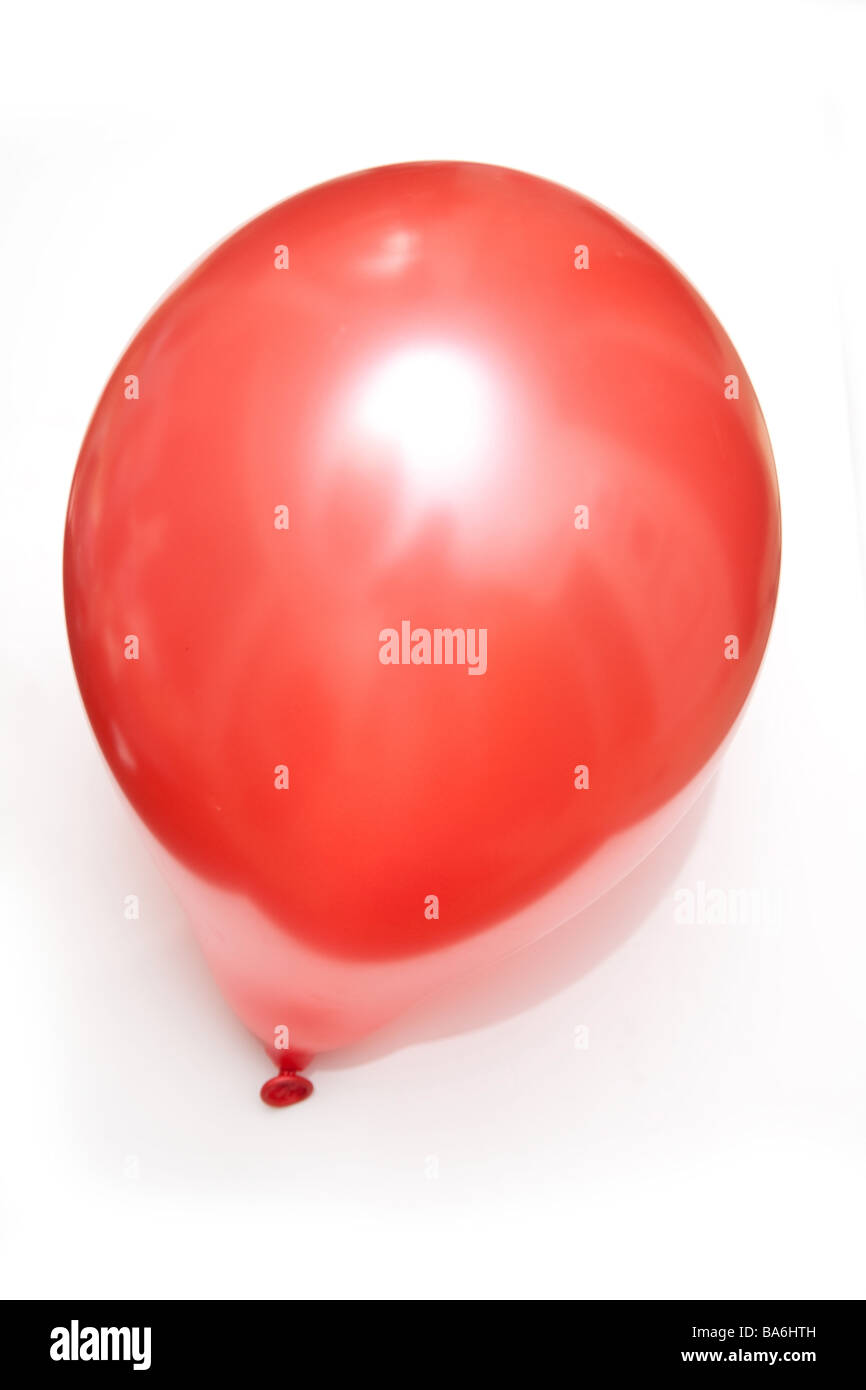 Il palloncino rosso isolato su un bianco di sfondo per studio Foto Stock