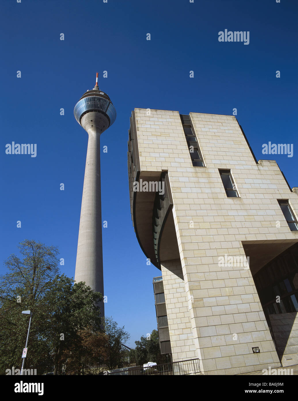 Germania Renania settentrionale-Vestfalia Düsseldorf Reno-tower membro del parlamento costruzioni di dettaglio dei punti di riferimento della televisione della torre a torre Foto Stock