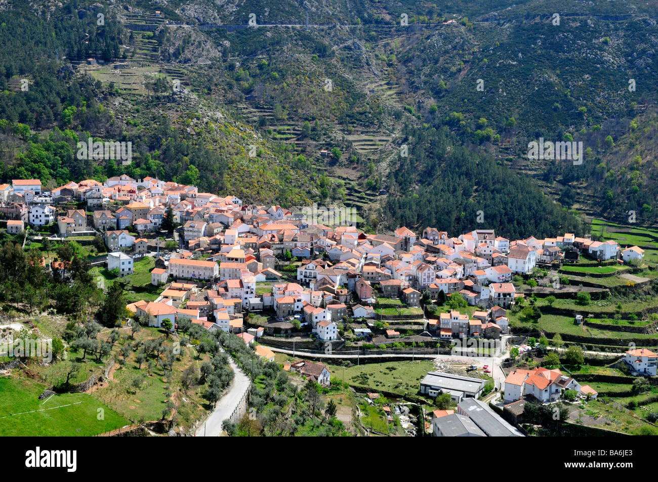 Loriga, un tipico villaggio di Serra da Estrela, Portogallo. Foto Stock